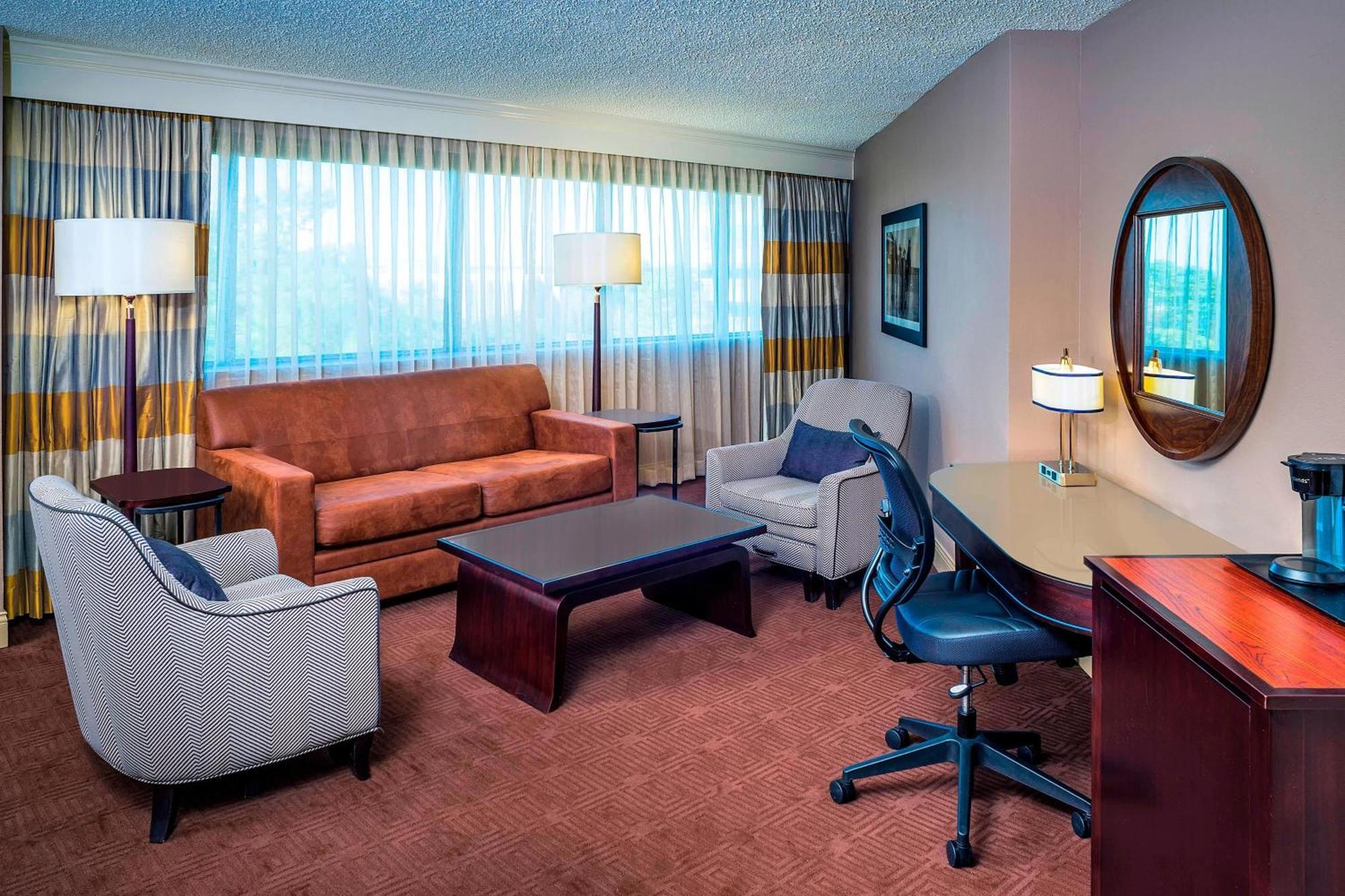 Club Level King Room Adapted Tub Mobility Accessible