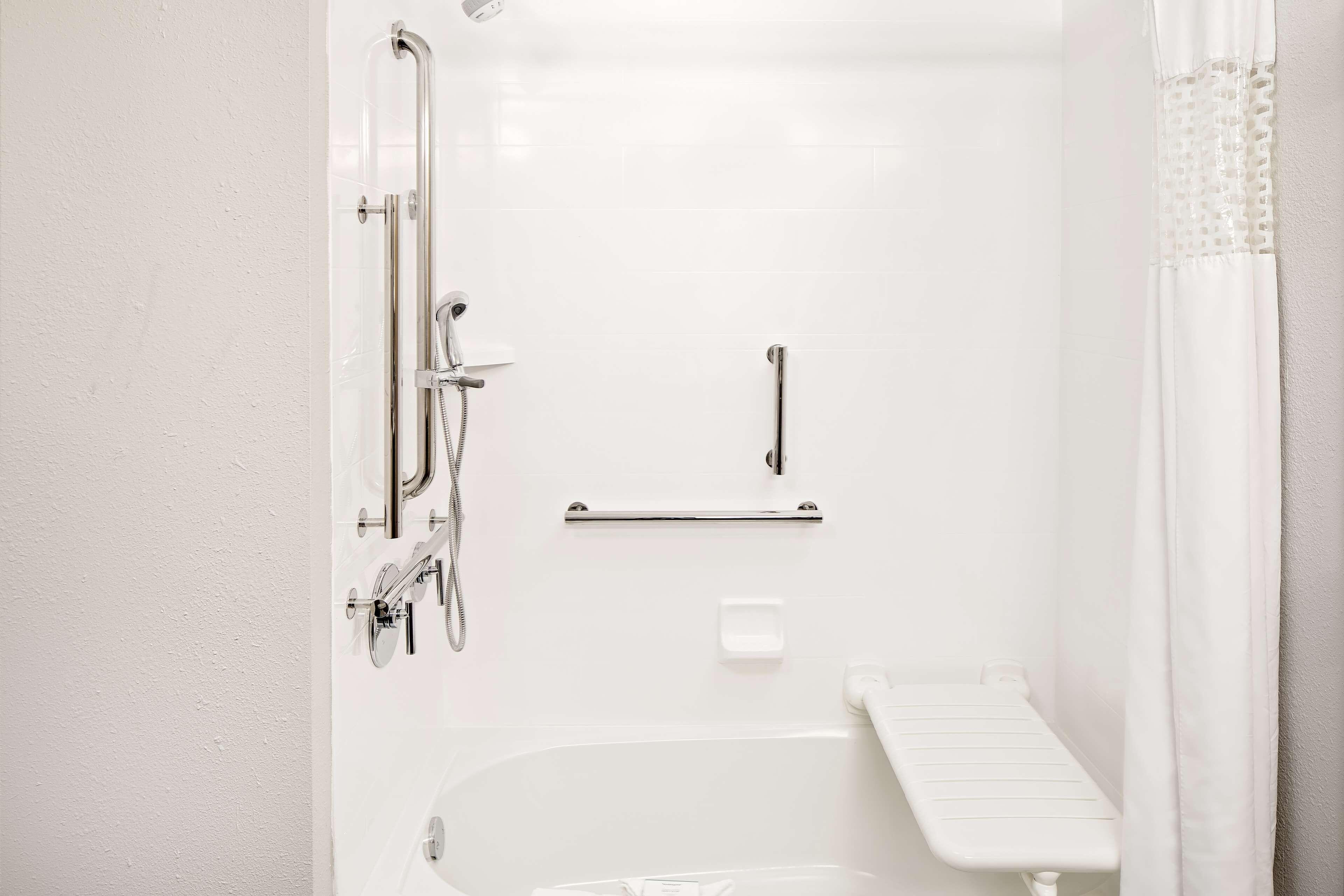 King Room Disability Access Tub or Non-Smoking