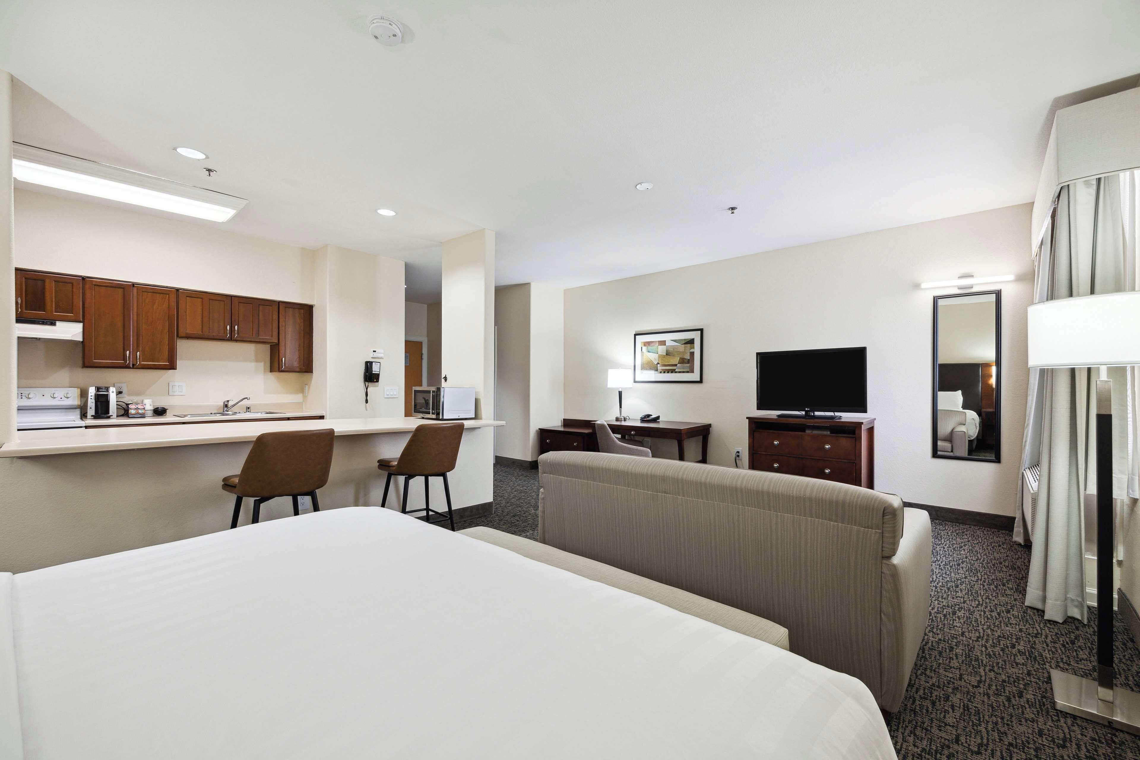 King Suite Kitchen