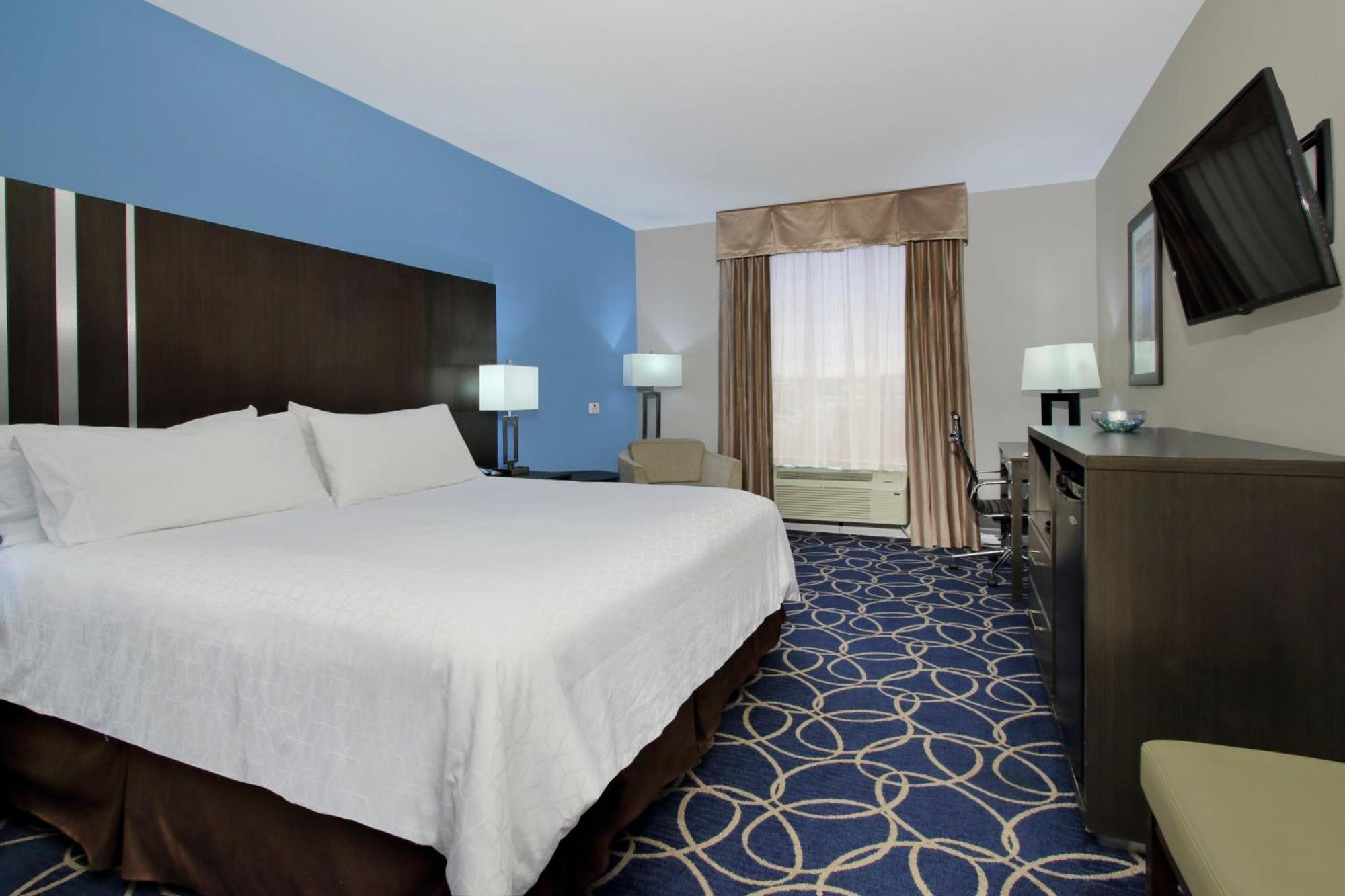 King Room Hearing Accessible or Non-Smoking