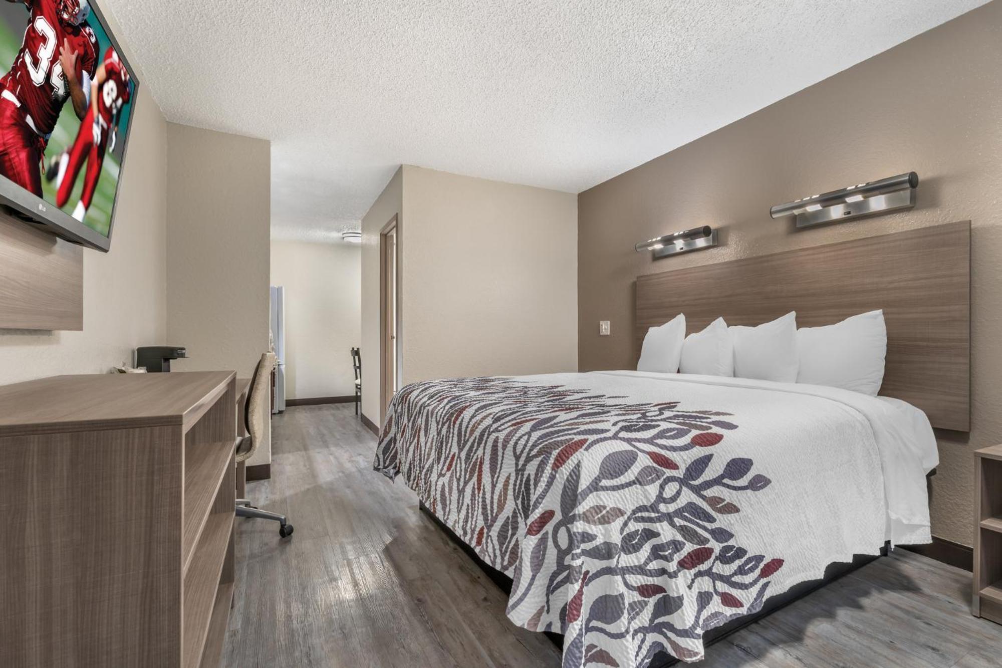 Deluxe King Room Kitchenette Non-Smoking