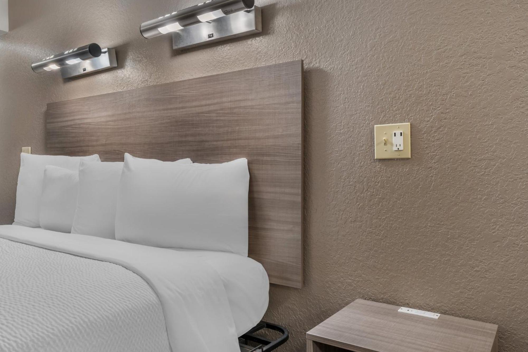 Deluxe King Room Non-Smoking