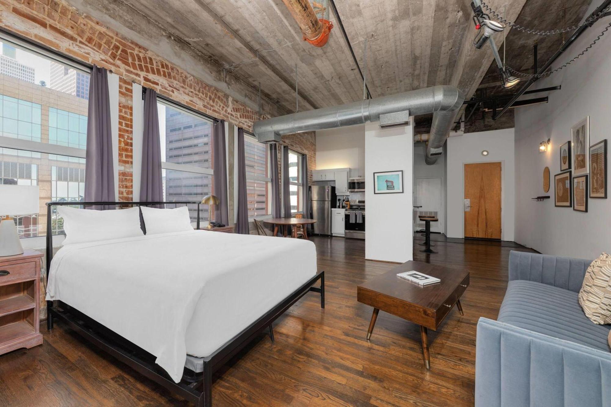 Studio Apartment One Queen Bed