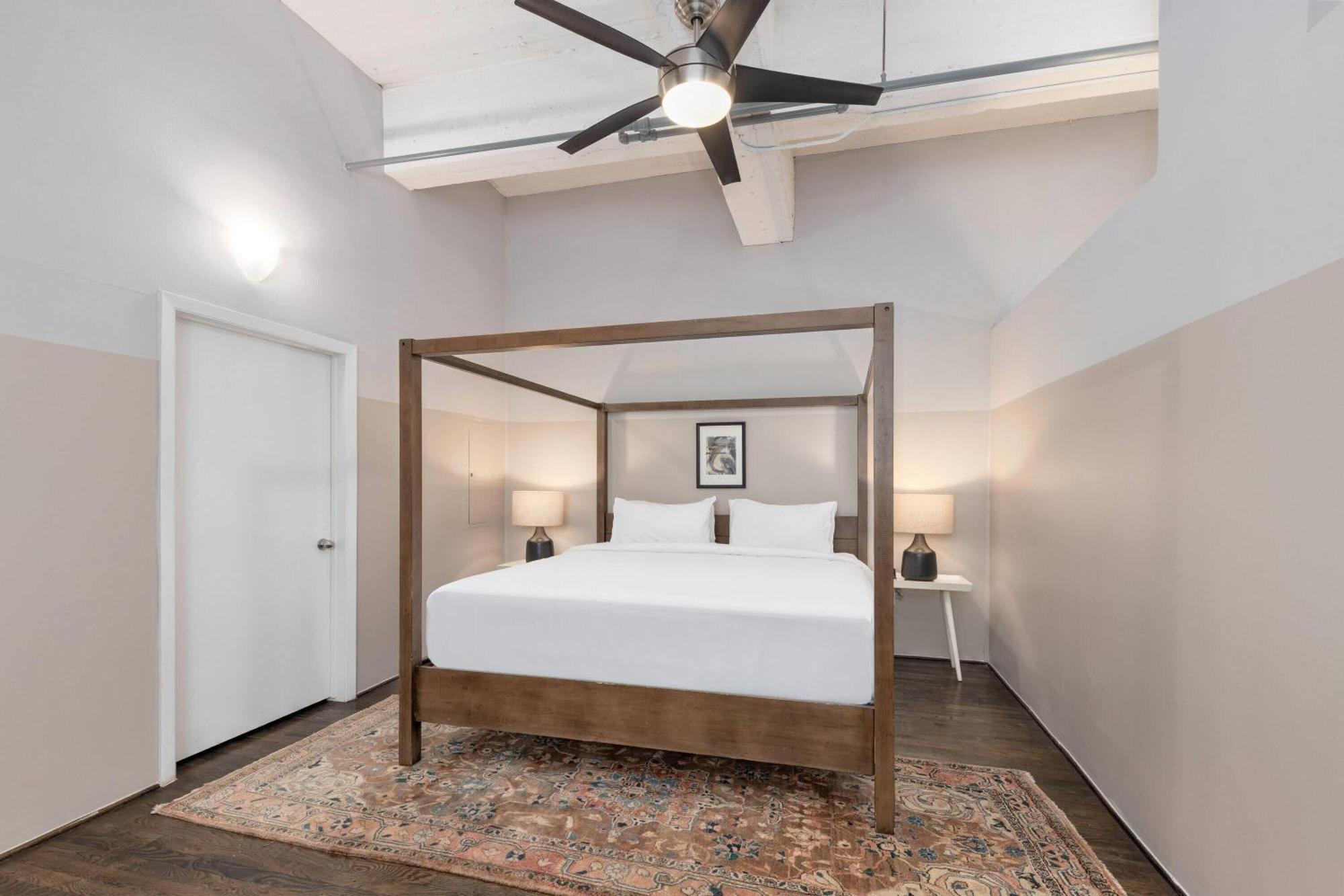 Deluxe Apartment Suite One King Bed