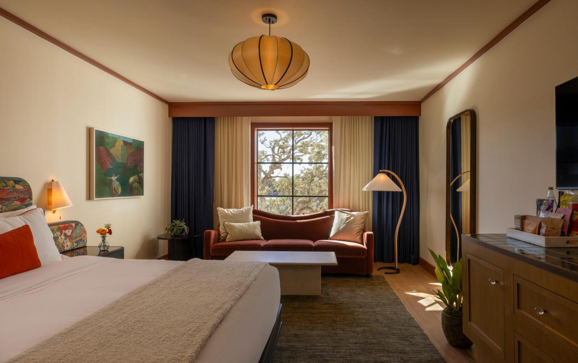 Deluxe King Room