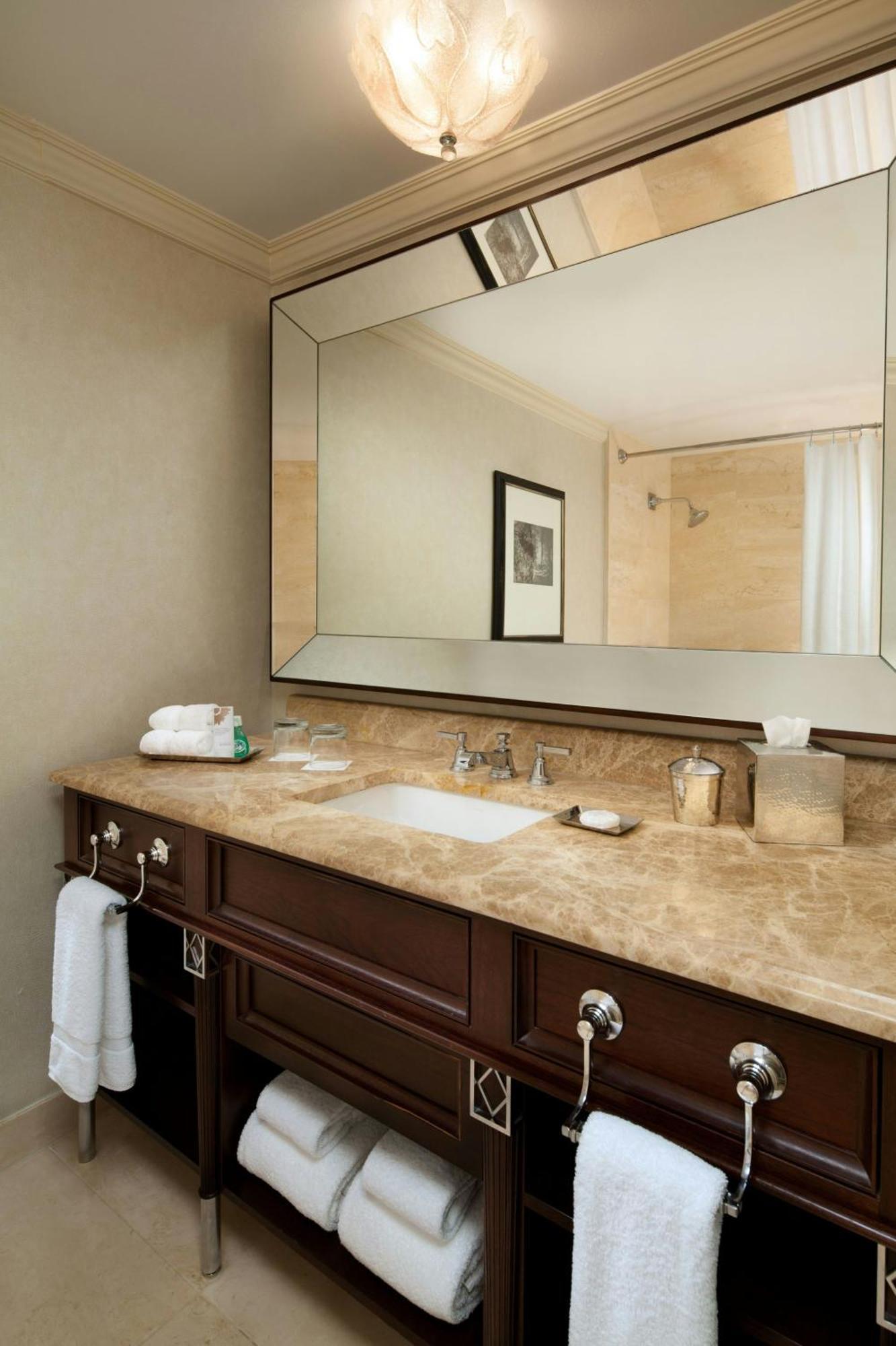 Deluxe King Room,1742653301:JPEG
