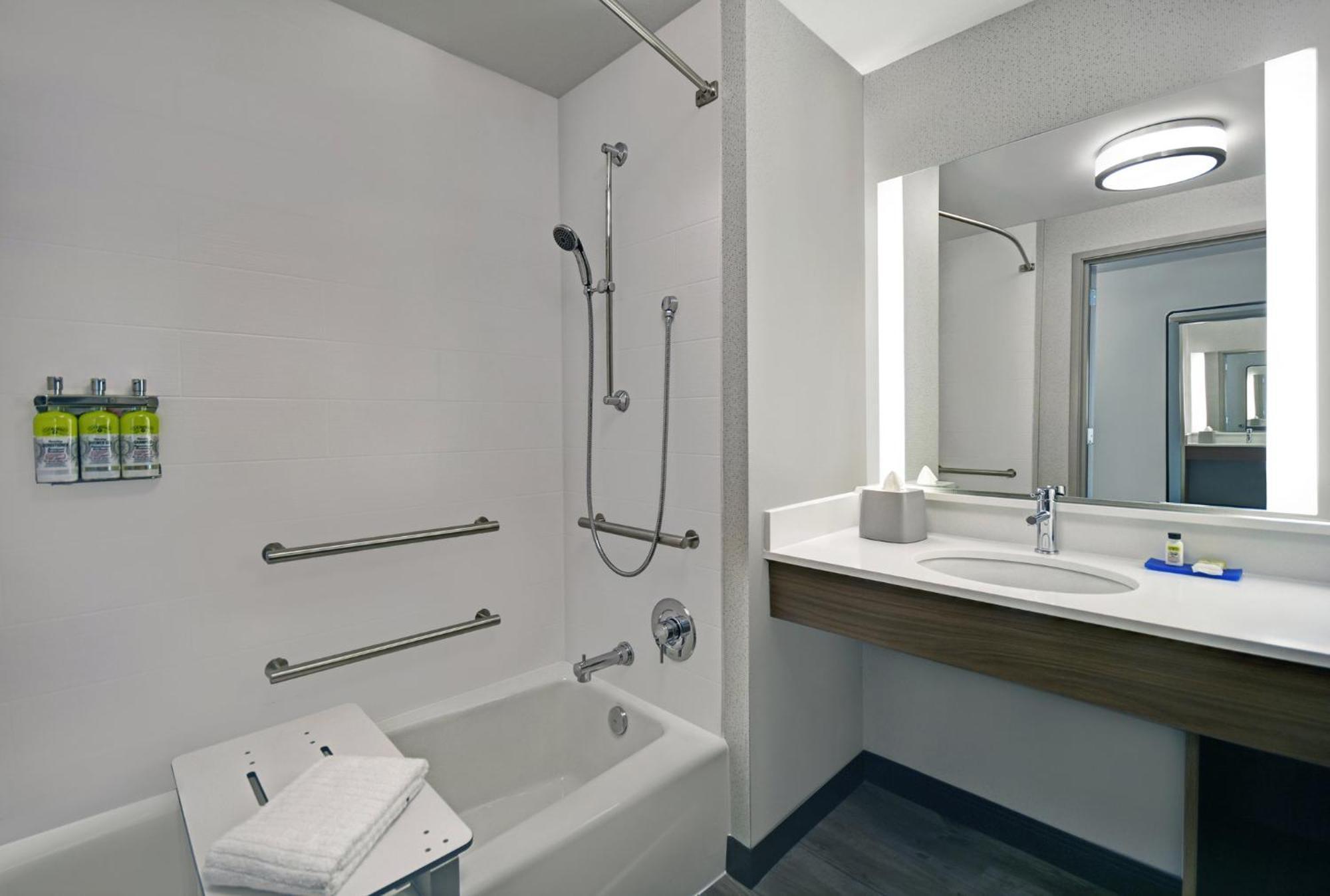 Standard King Room Mobility Accessible Tub