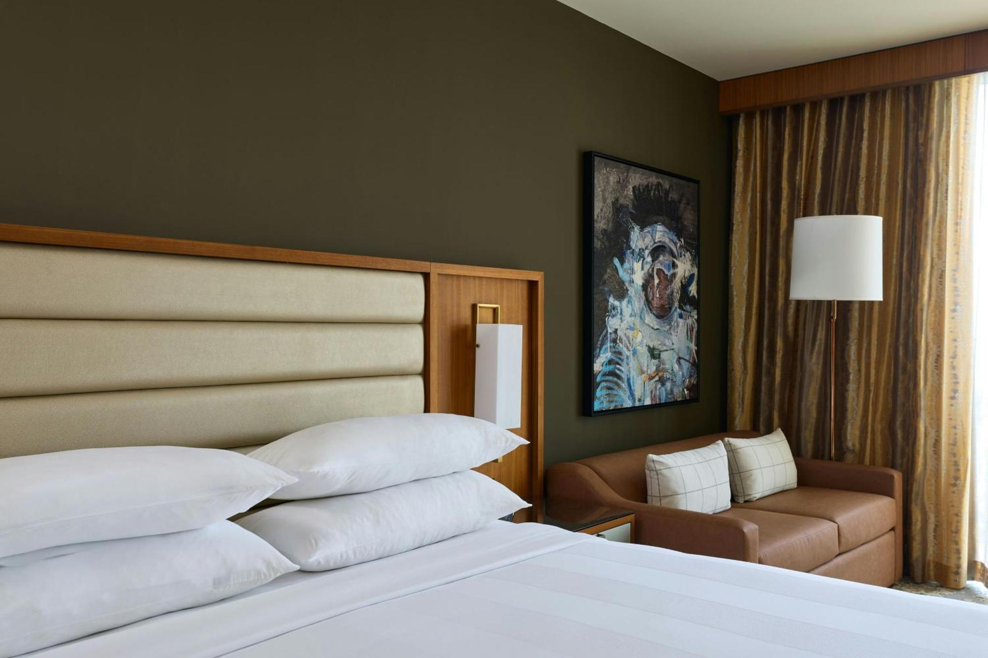 King Room Lazy River View Park View Pool View