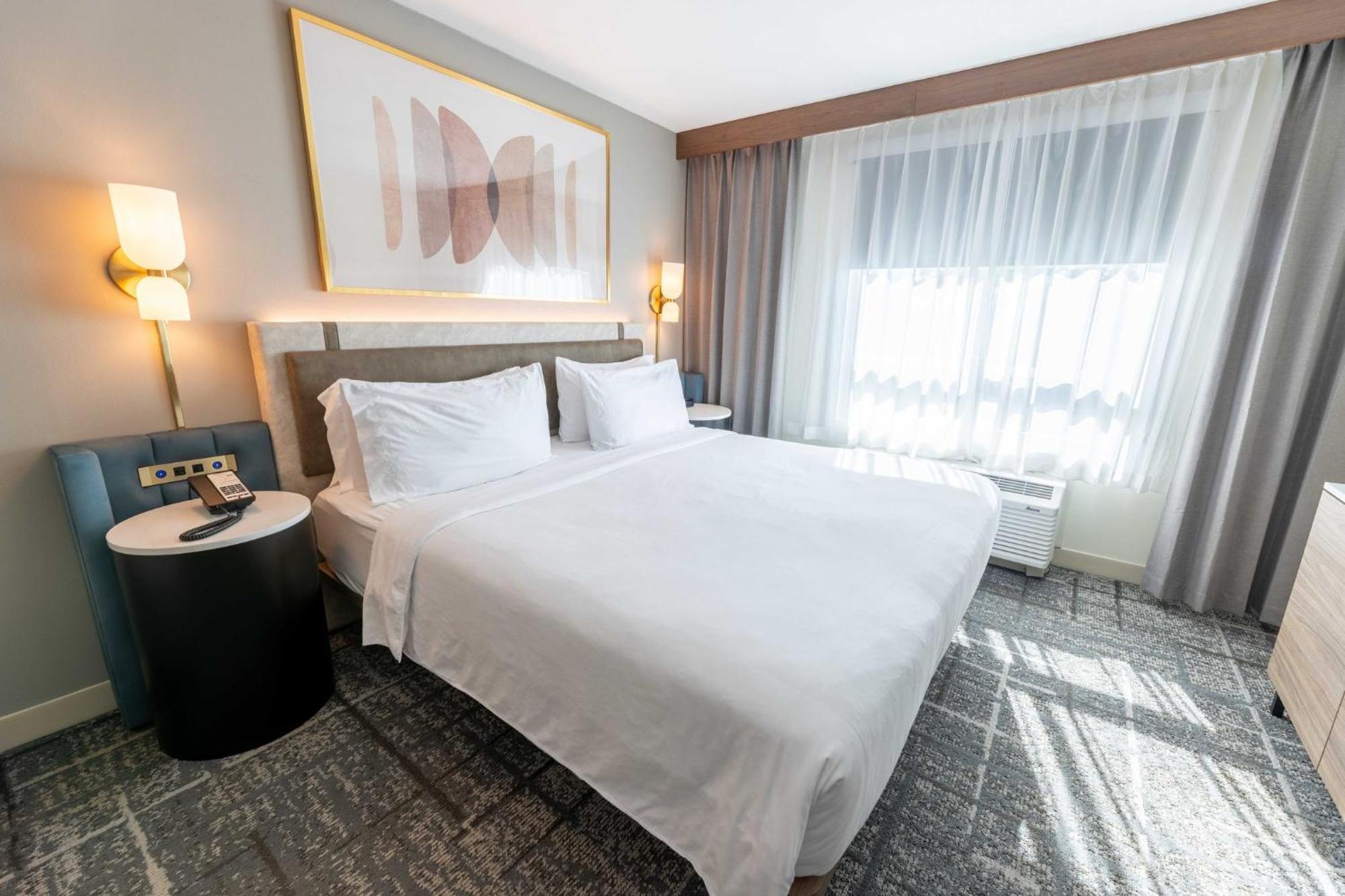 Standard King Room with Roll-In Shower - Mobility Access