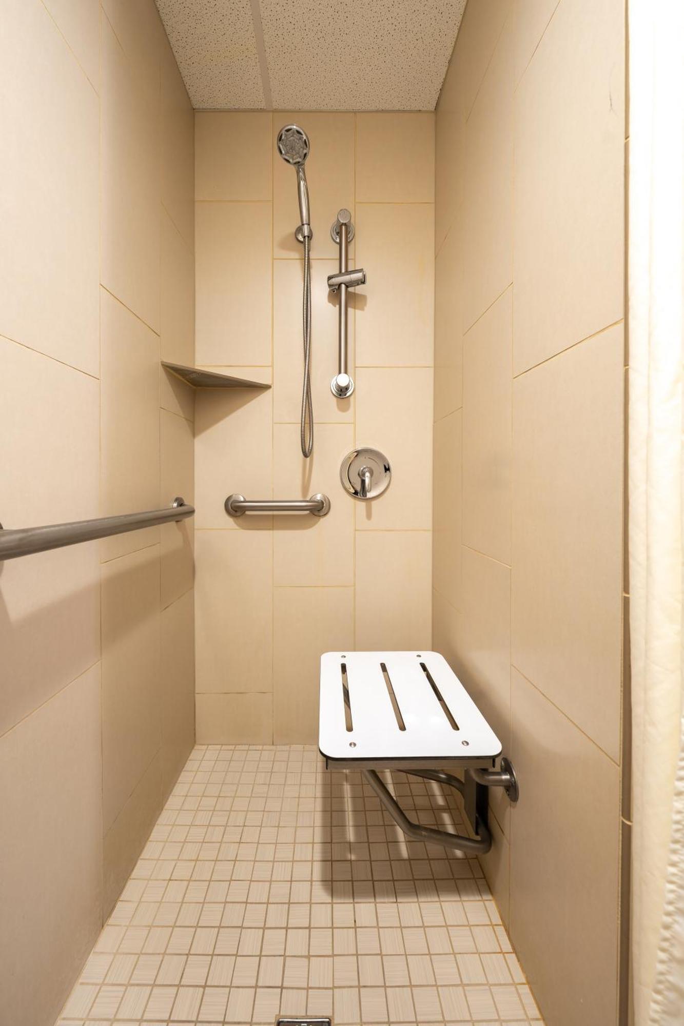 King Room Accessible Tub Mobility Access or Non-Smoking