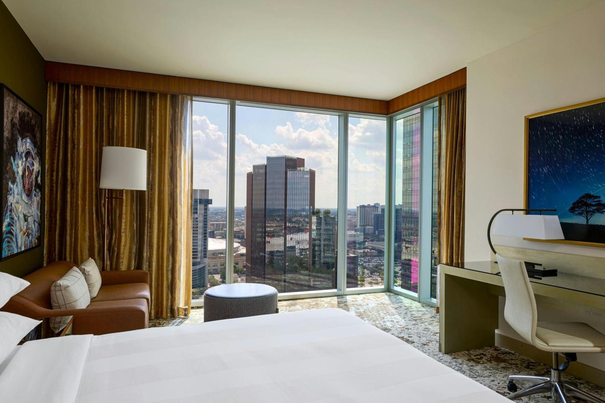 Executive Corner King Room Pool View