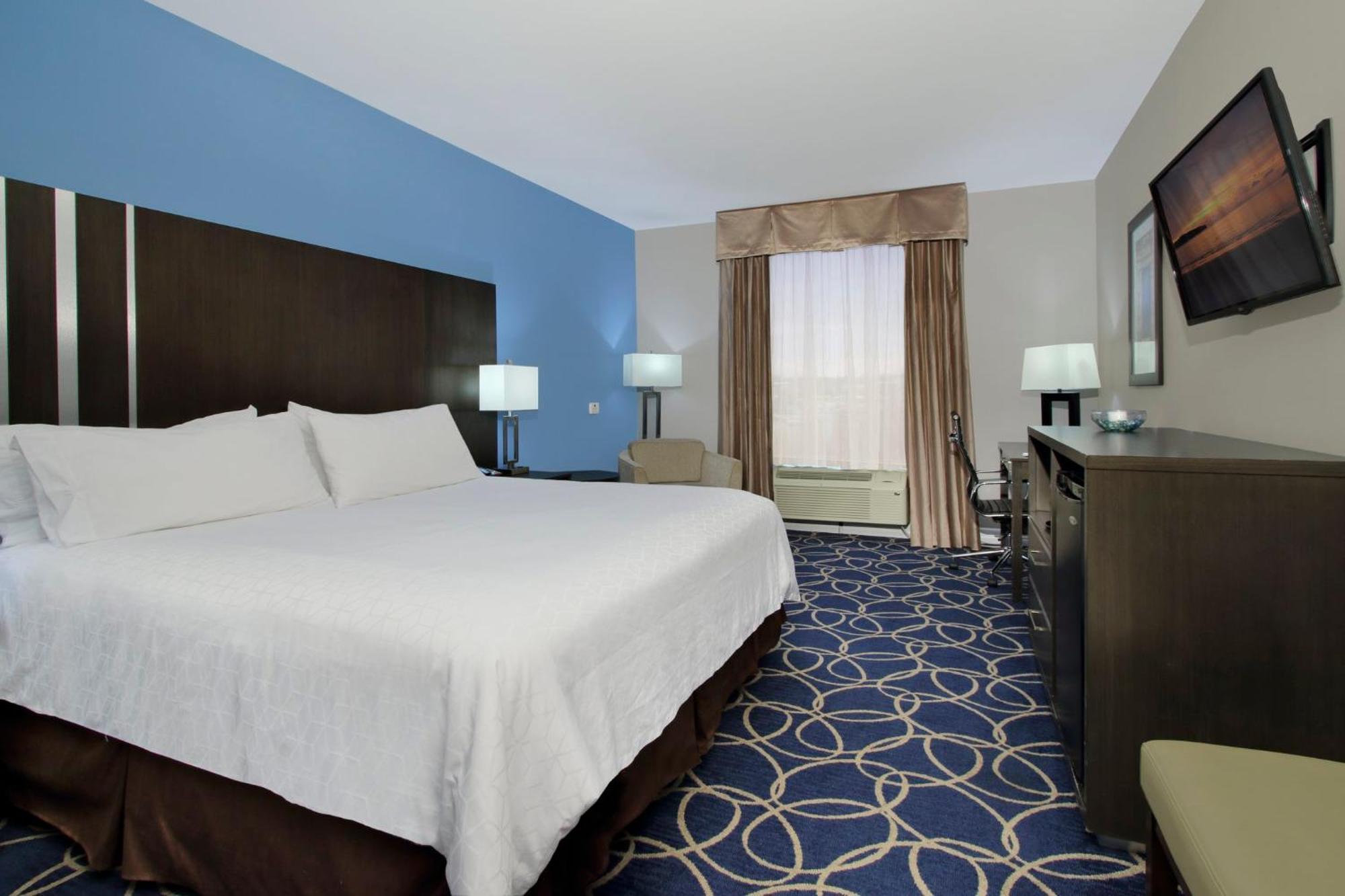 King Room Hearing Accessible or Non-Smoking