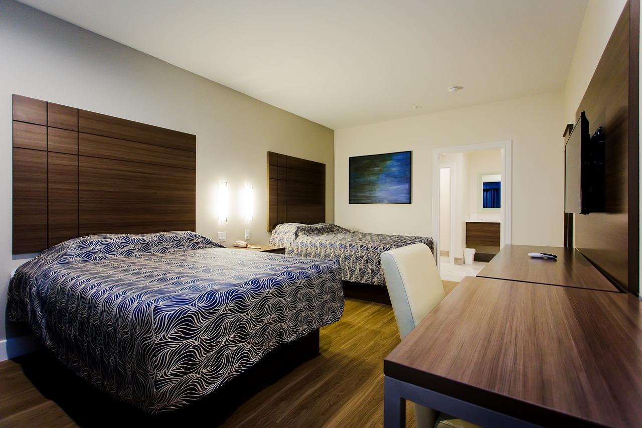 Queen Room with Two Queen Beds,609105440:JPEG