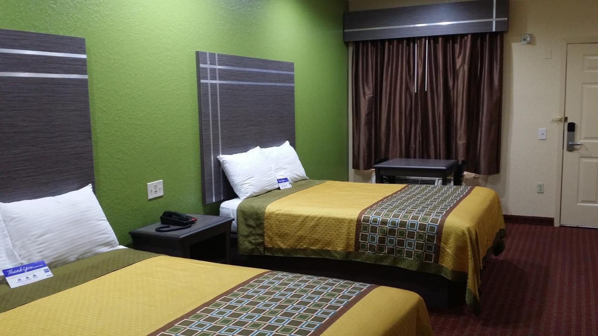 Queen Room Two Queen Beds Smoking
