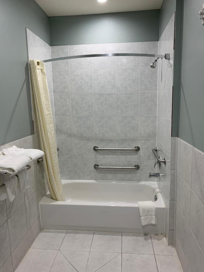 King Room with Spa Bath- Smoking