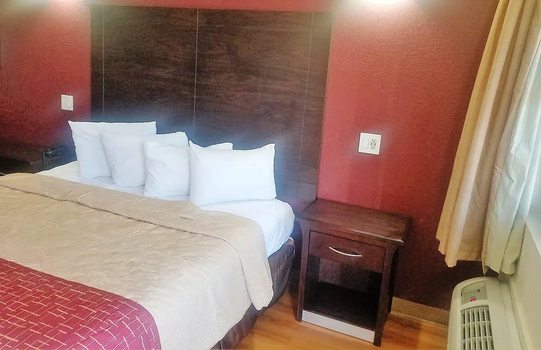 Red Roof Inn & Suites Houston- Hobby Airport-1