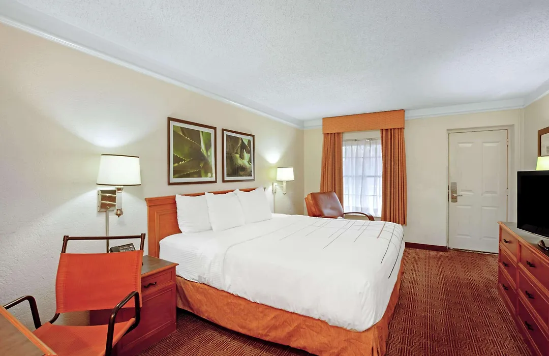 La Quinta Inn By Wyndham Houston Greenway Plaza Medical Area-1