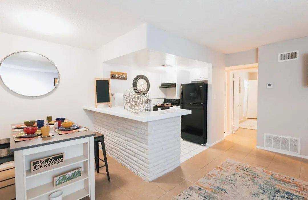 Enticing 1Br Apartment In The Heart Of The Heights-1