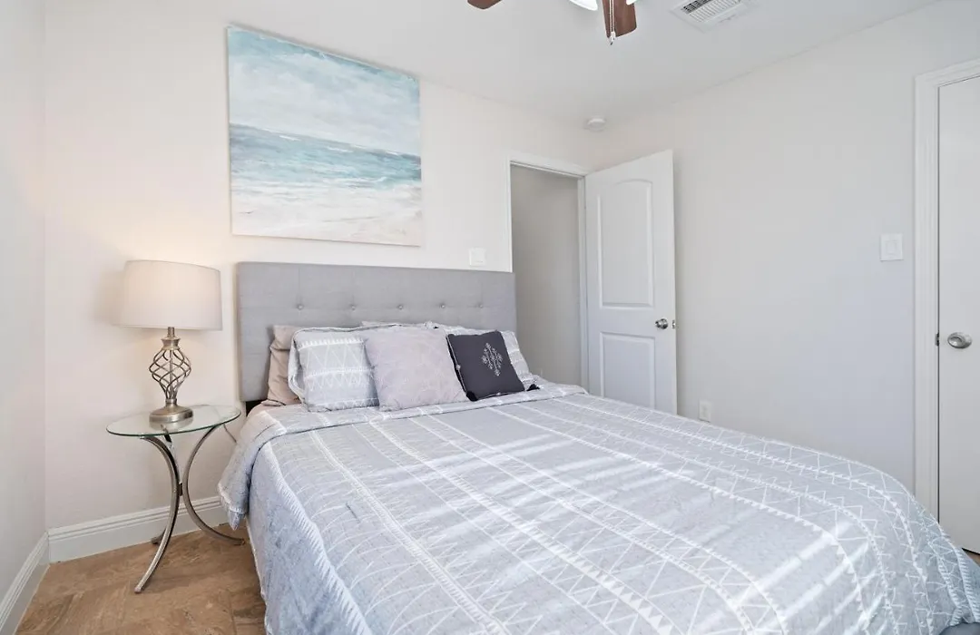 Pristine & Exquisitely Designed Apt 7 Min From Tx Med Center-1
