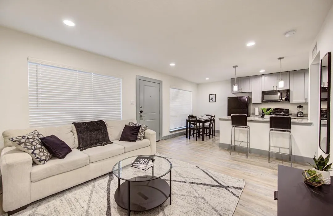 Trendy Midtown Apt, Walk To Shops & Sites, Pets Ok-1