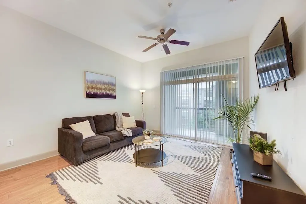 Beautiful 1Br/Nrg/Pool/Wi-Fi/Petsok/Garage Parking-1