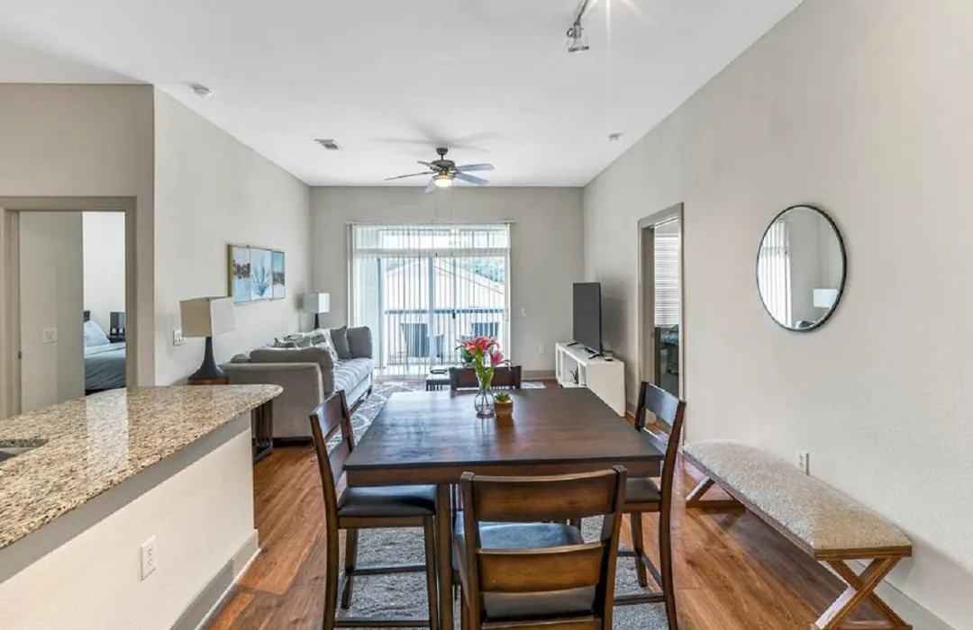 Elegant 2Br Ideal For Long Term Stay-1