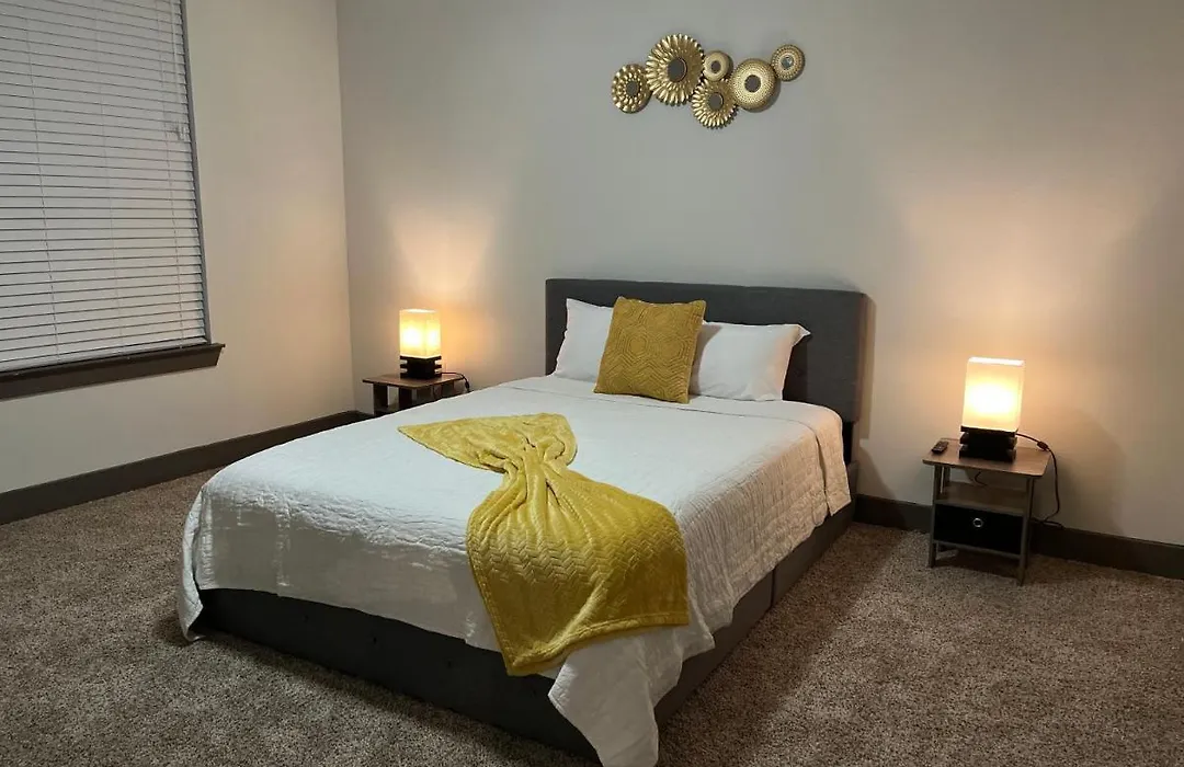 7 Min From Iah Business-Ready Condo W Pool & Wifi-1