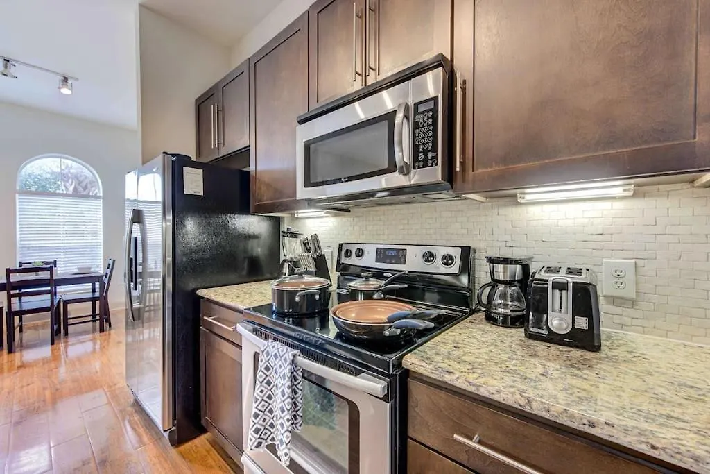 Cozy Apt Nrg Pool,Wi-Fi, Free Parking, Petsok!-1