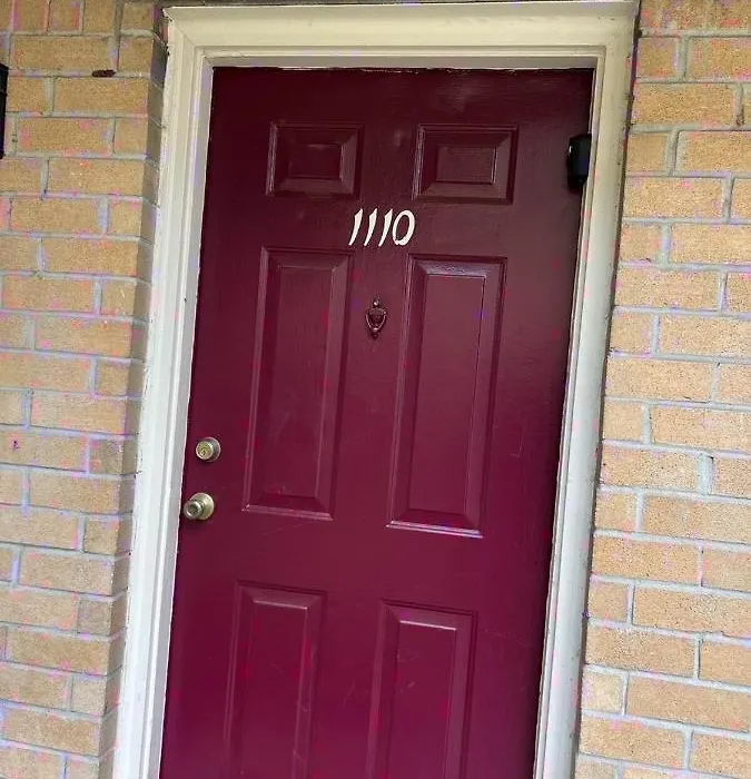 Lovely 1-Bedroom Townhome With Nice Amenities-1