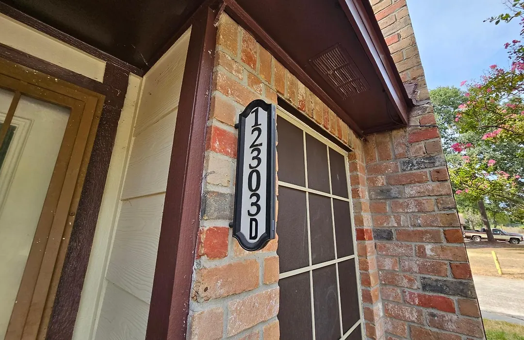 Centrally Located Houston Retreat! Sleeps 8, 10 Min To Downtown, Free Parking-1