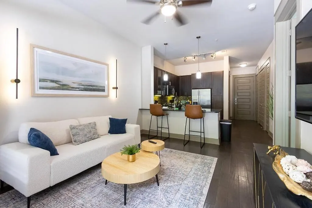 Luxury Downtown Houston Suite-1