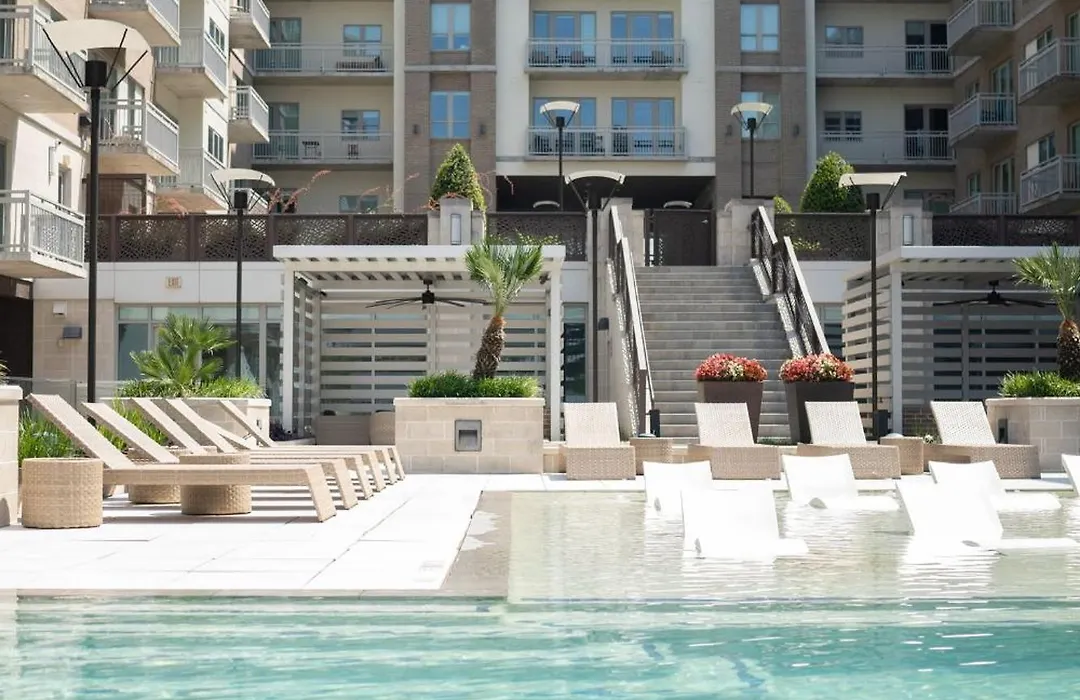 5 Min From Everything! Pool, Gym, Balcony-1