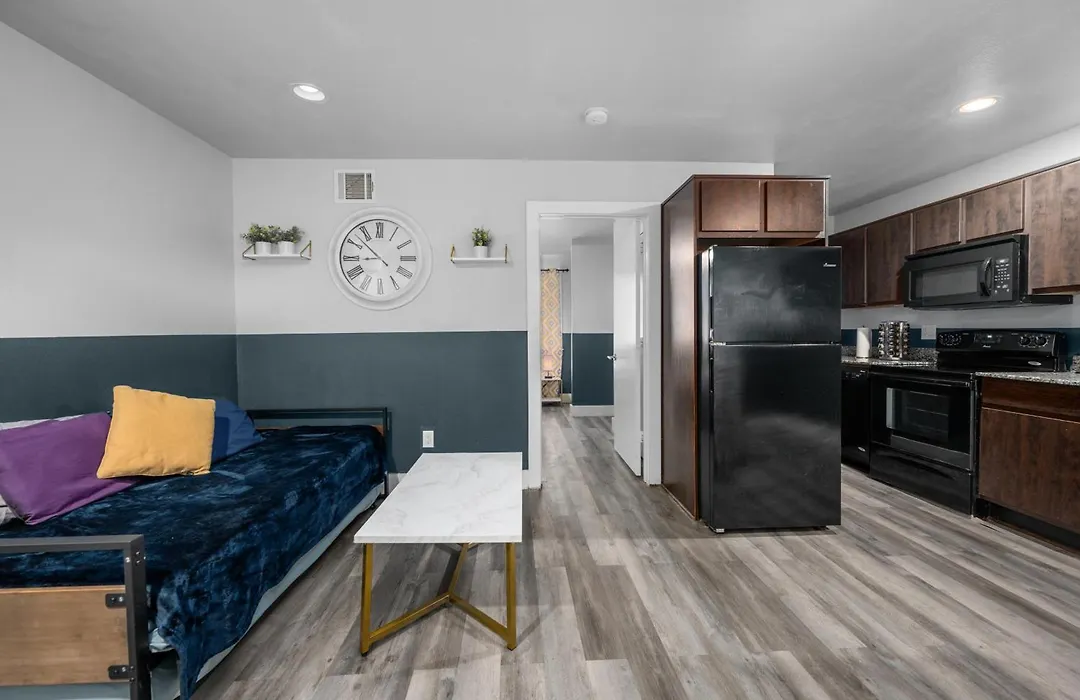 Modern Quirky Apt Near Nrg Stadium & Medical Center-1