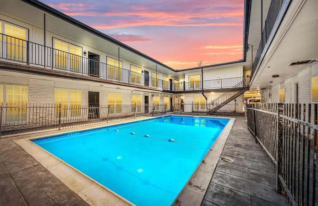 Charming 1Br Heights Apt With Pool And Free Park-1