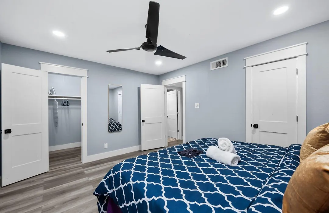 Cute And Stylish 1Br Apt With Pool & Free Park-1