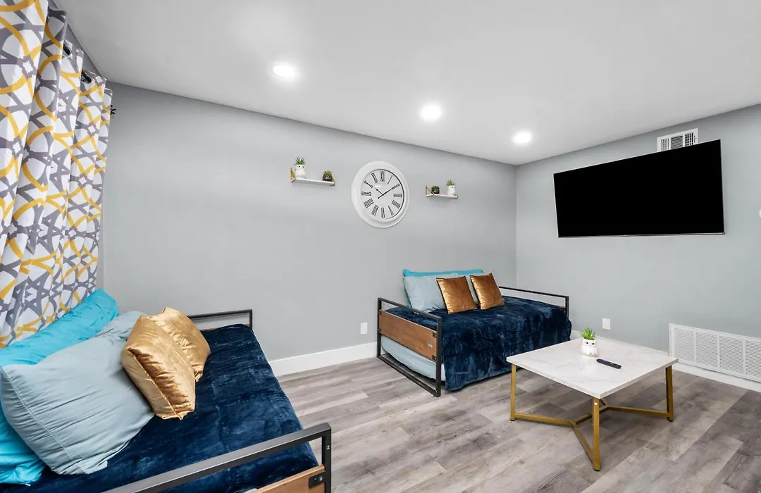 Cozy 1Br King Bed With Pool And Free Park-1