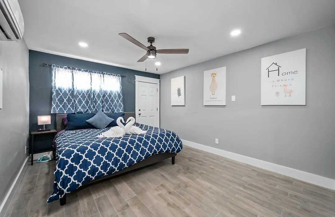 Comfortable 2Br Uptown Escape With Free Park-1