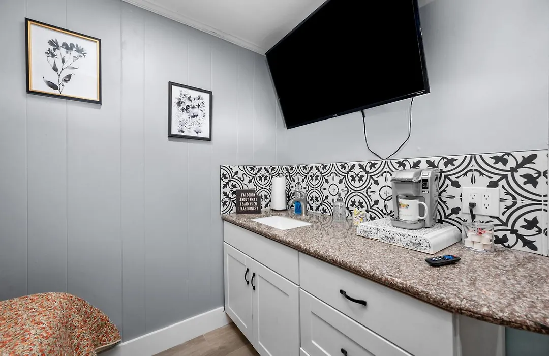 Charming Urban Studio Near Rice University & Museum District-1
