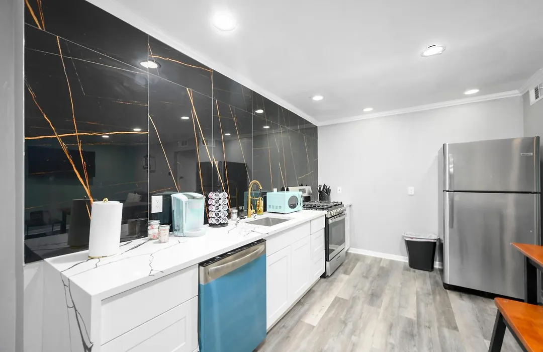 Lovely Montrose 3Br Apt With Fast Wi-Fi & Free Park-1