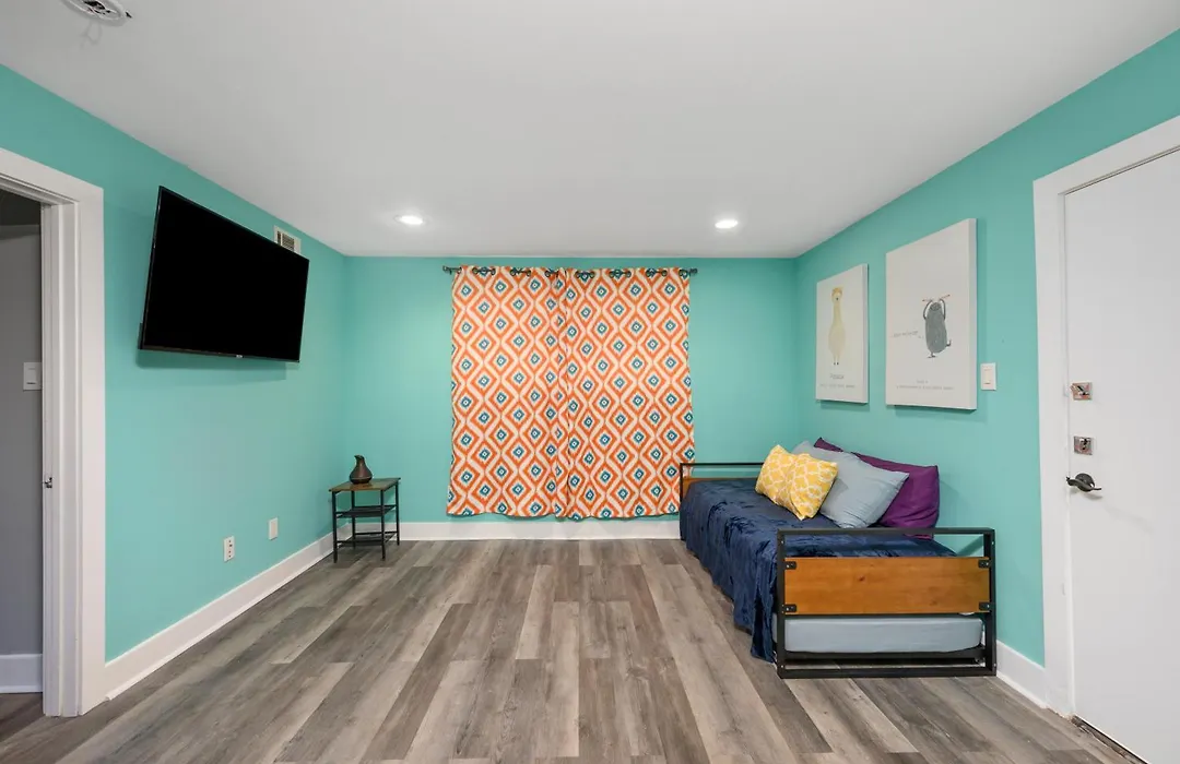 Convenient 1Br Unit Close To Shopping & Dining-1
