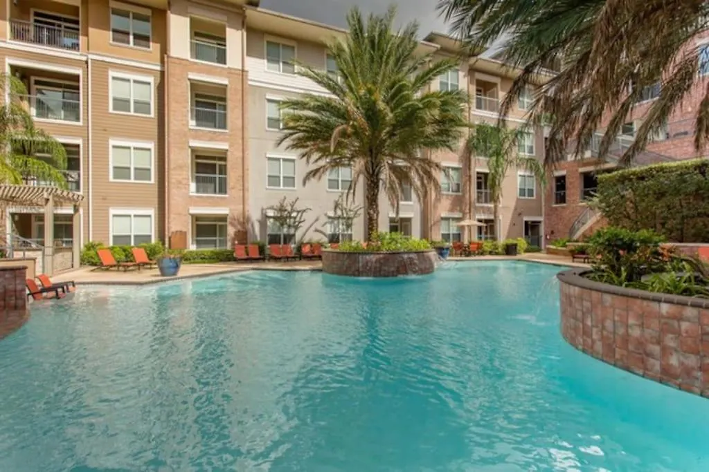 Prestige Retreat With Wi-Fi, Pool, Parking, Pets Ok-1