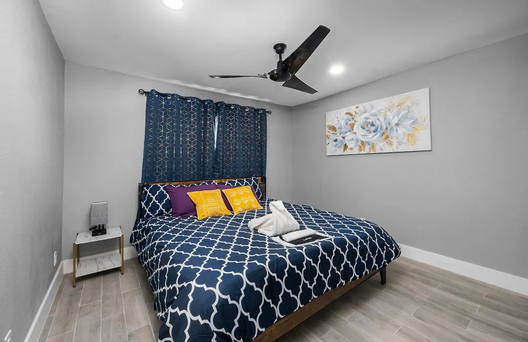 Comfy 2Br In Prime Spot With Free Parking And Pool-1
