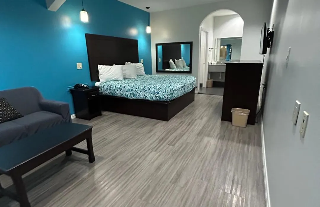Regency Inn & Suites-1