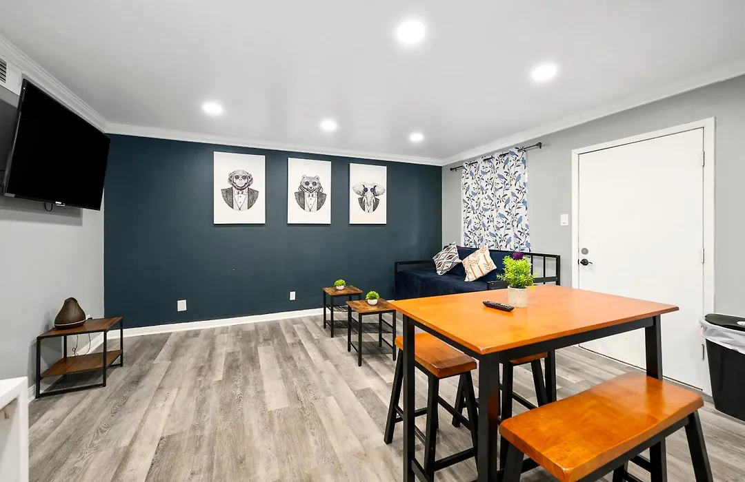 Quirky & Chic 1Br Near Montrose & River Oaks!-1