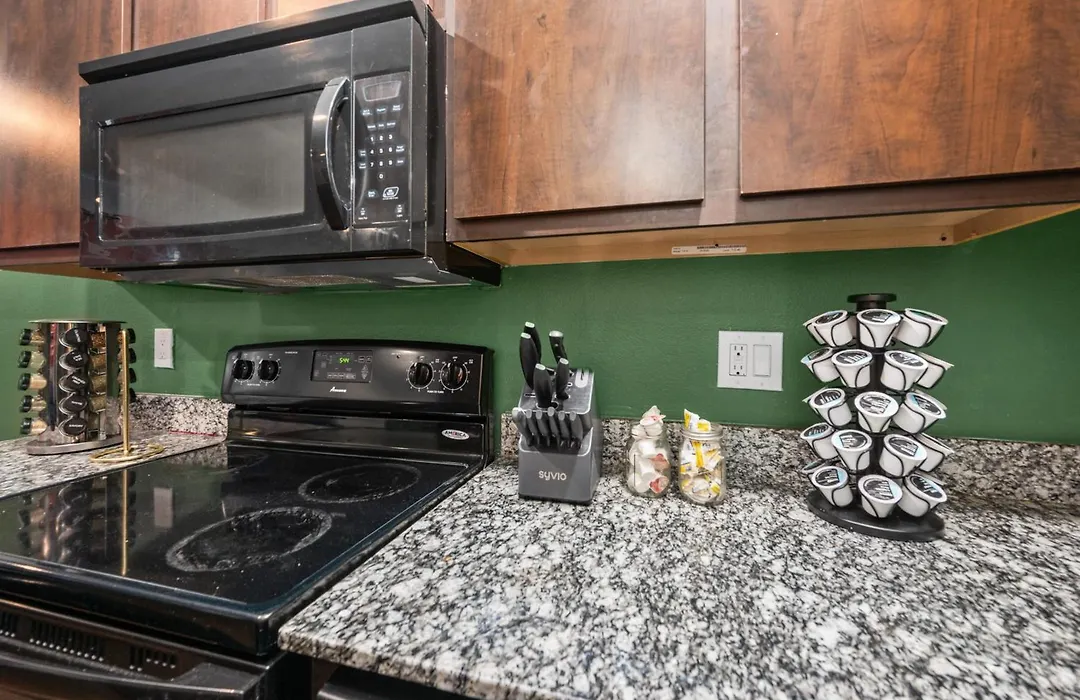 Modern Quirky Apartment Near Medical Center-1
