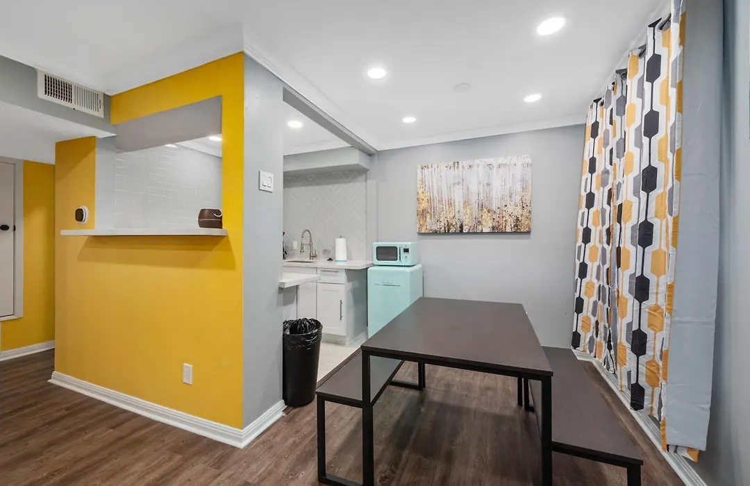 Montrose 1Br Apartment With Modern Vibes And Fast Wifi-1