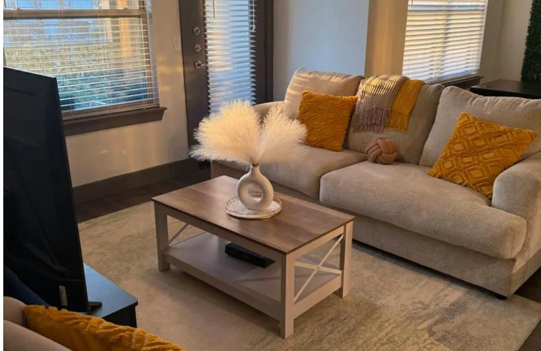 Luxury 1Br With Balcony Near Airport-1