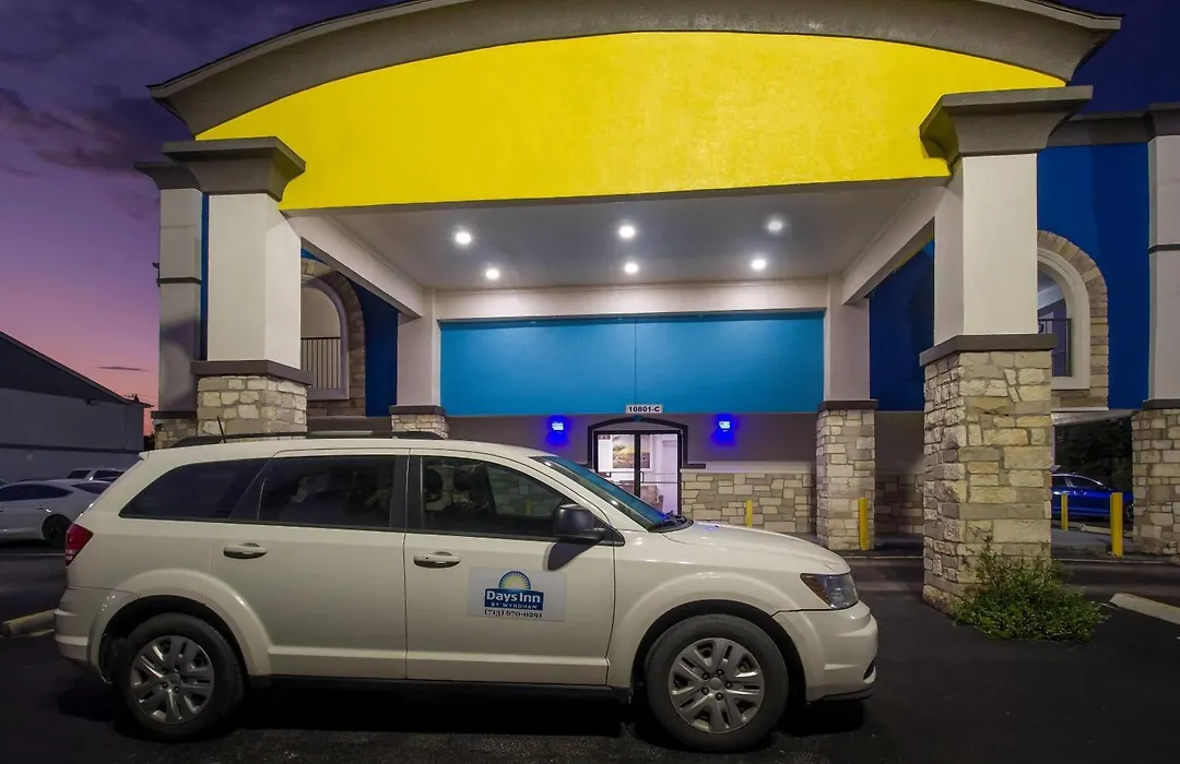 Days Inn By Wyndham Houston East-1