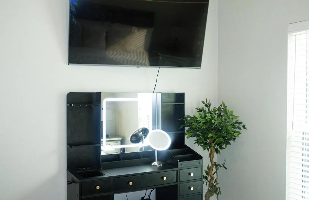 New! The Vibe Med Center Apartments - Central Houston-1