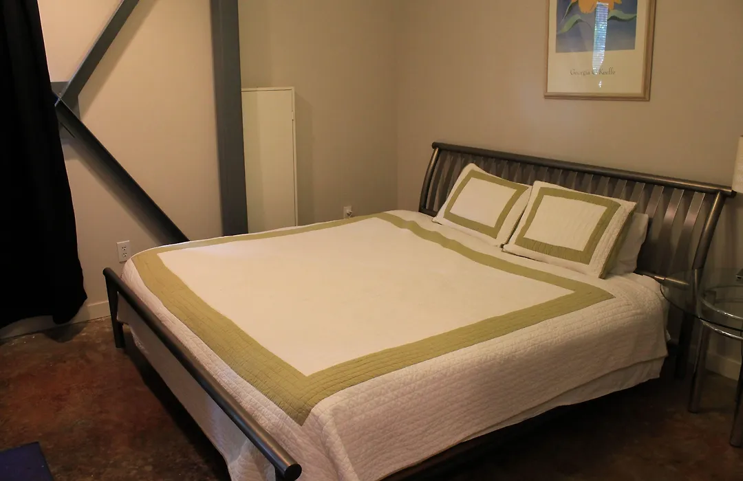 Modern B & B-1